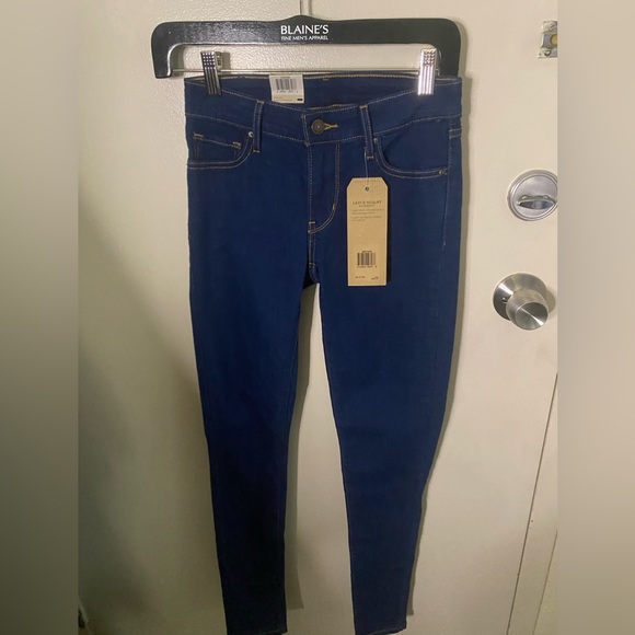 NWT. Women’s Levi Sculpt Hyper-soft Jeans - Picture 1 of 4